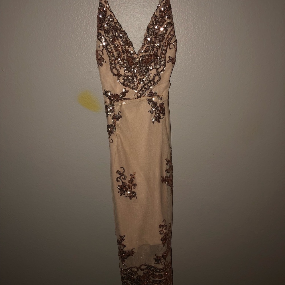 Bodycon rose gold sequin dress🌹✨